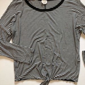 ANTHRO• Caution To The Wind Front Tie Knot Top